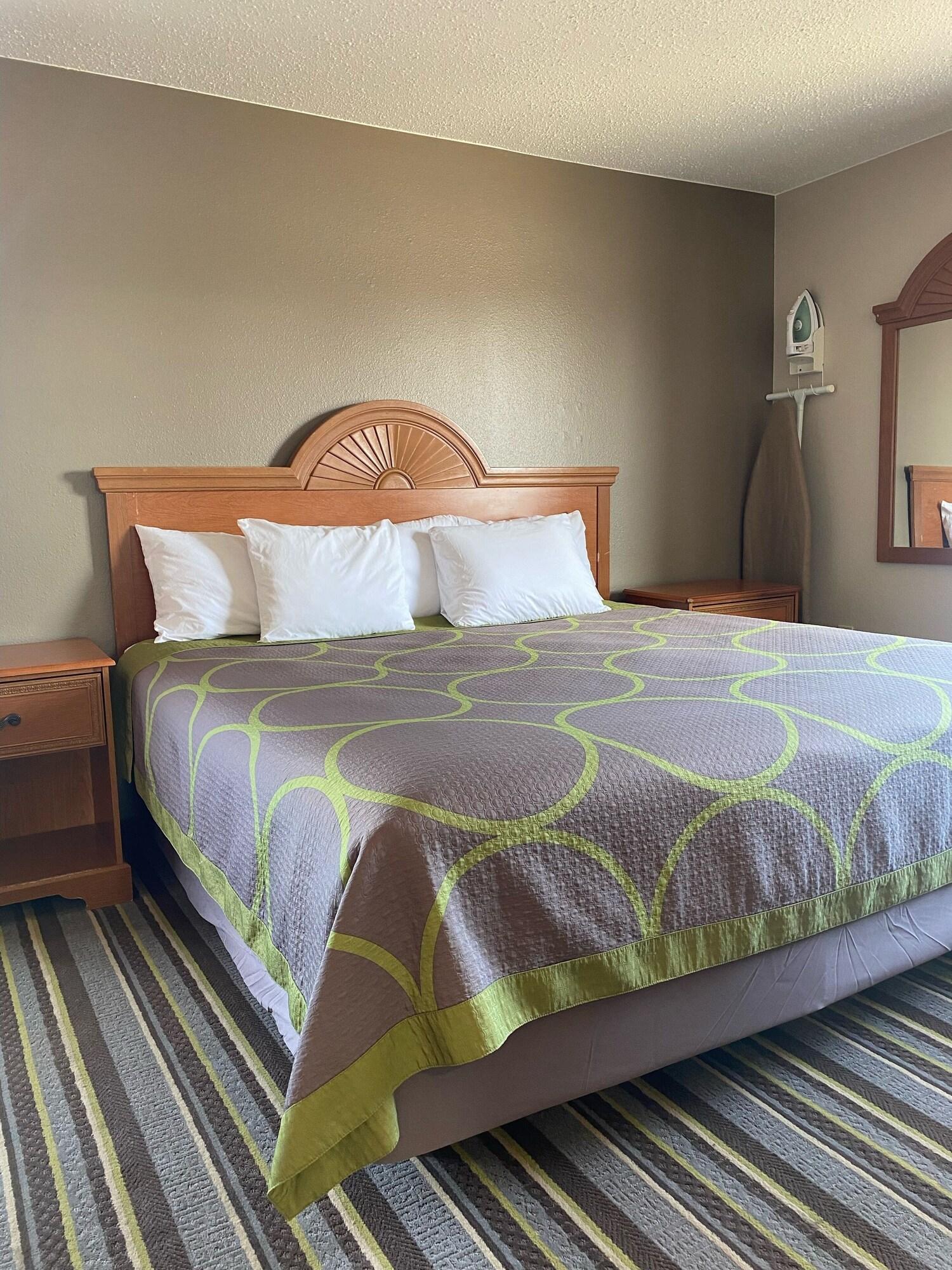 Super 8 By Wyndham Ks Hotel Liberal