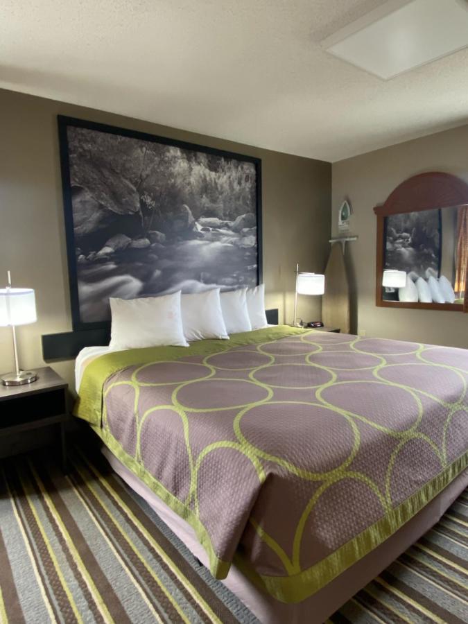 Super 8 By Wyndham Ks