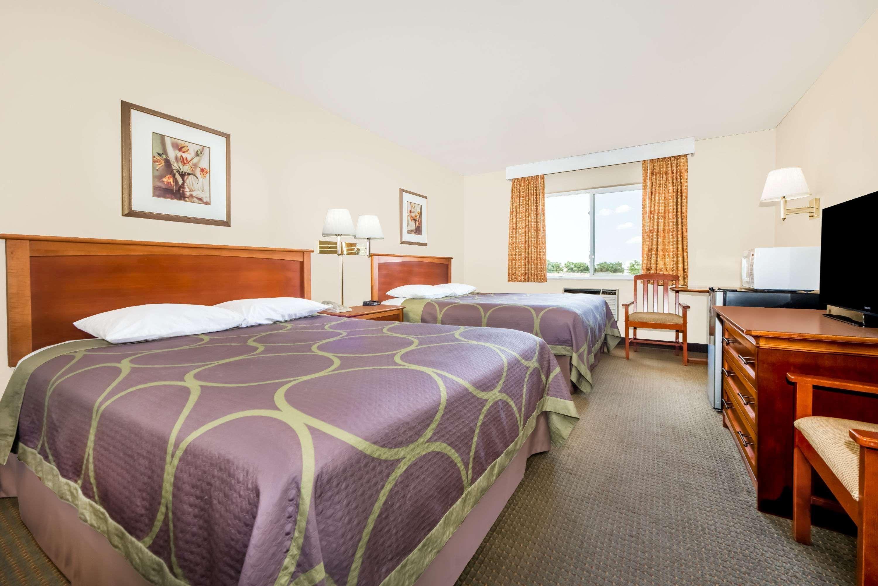 Hotel Super 8 By Wyndham Ks 3*