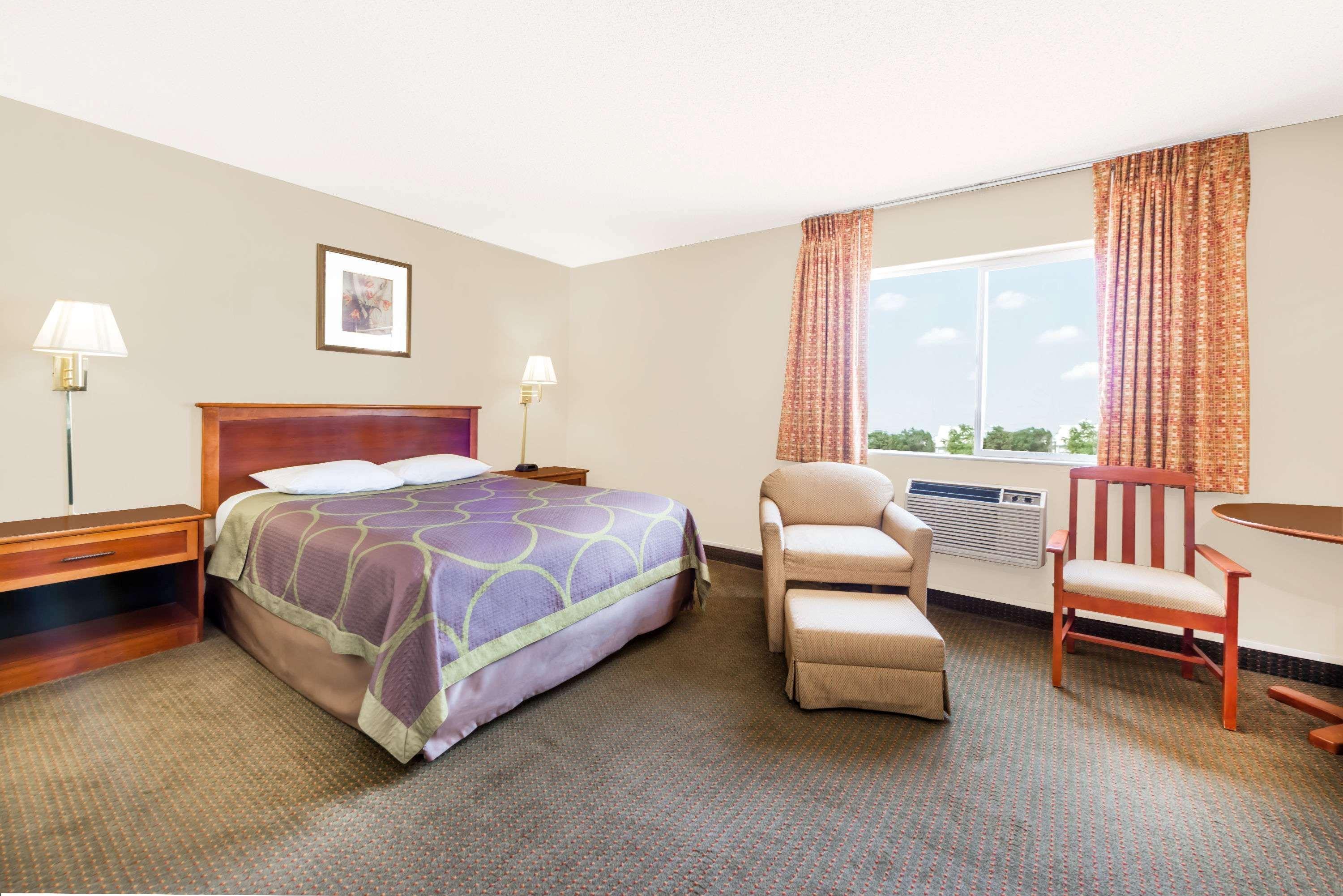 Super 8 By Wyndham Ks 3*