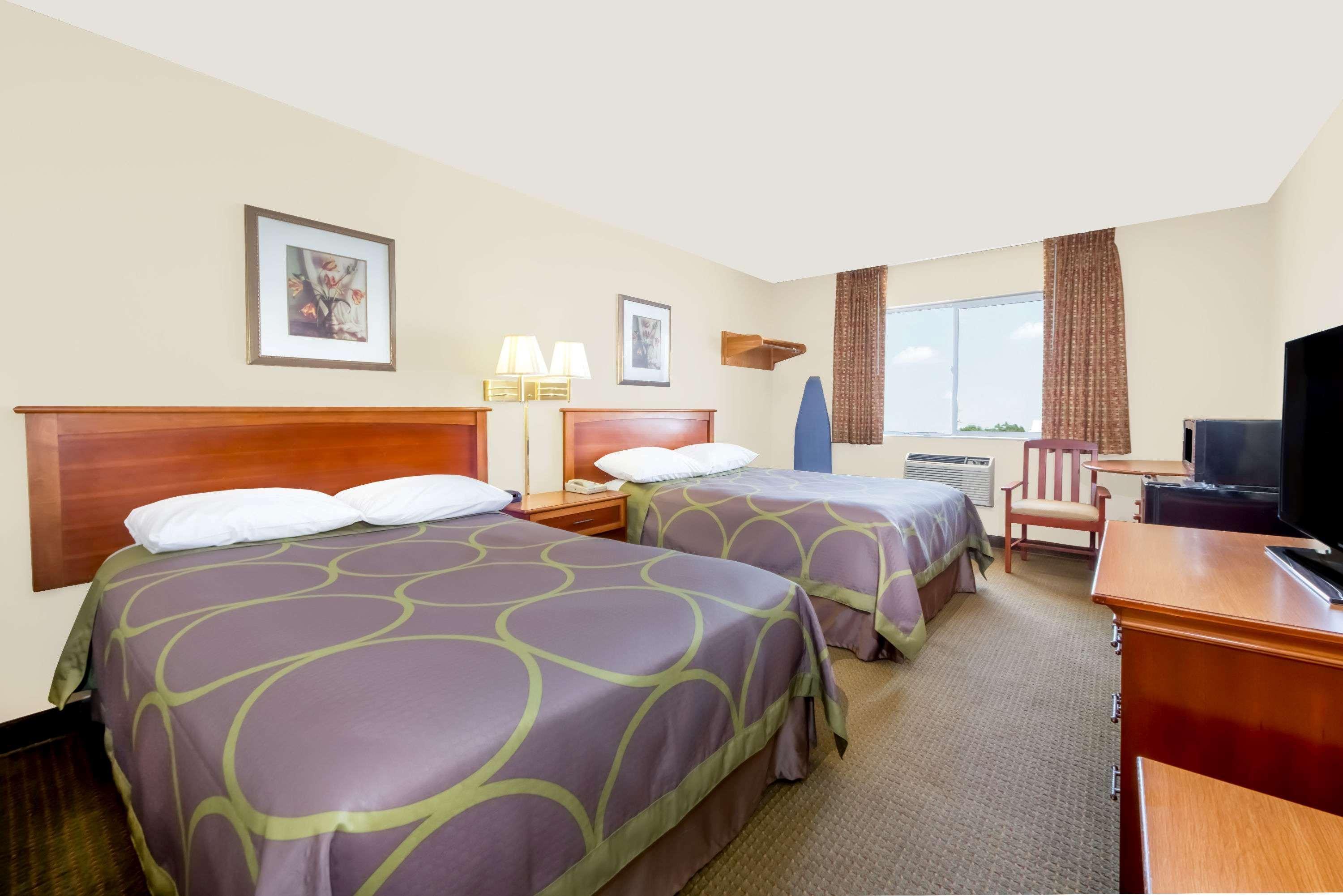 Super 8 By Wyndham Ks Liberal