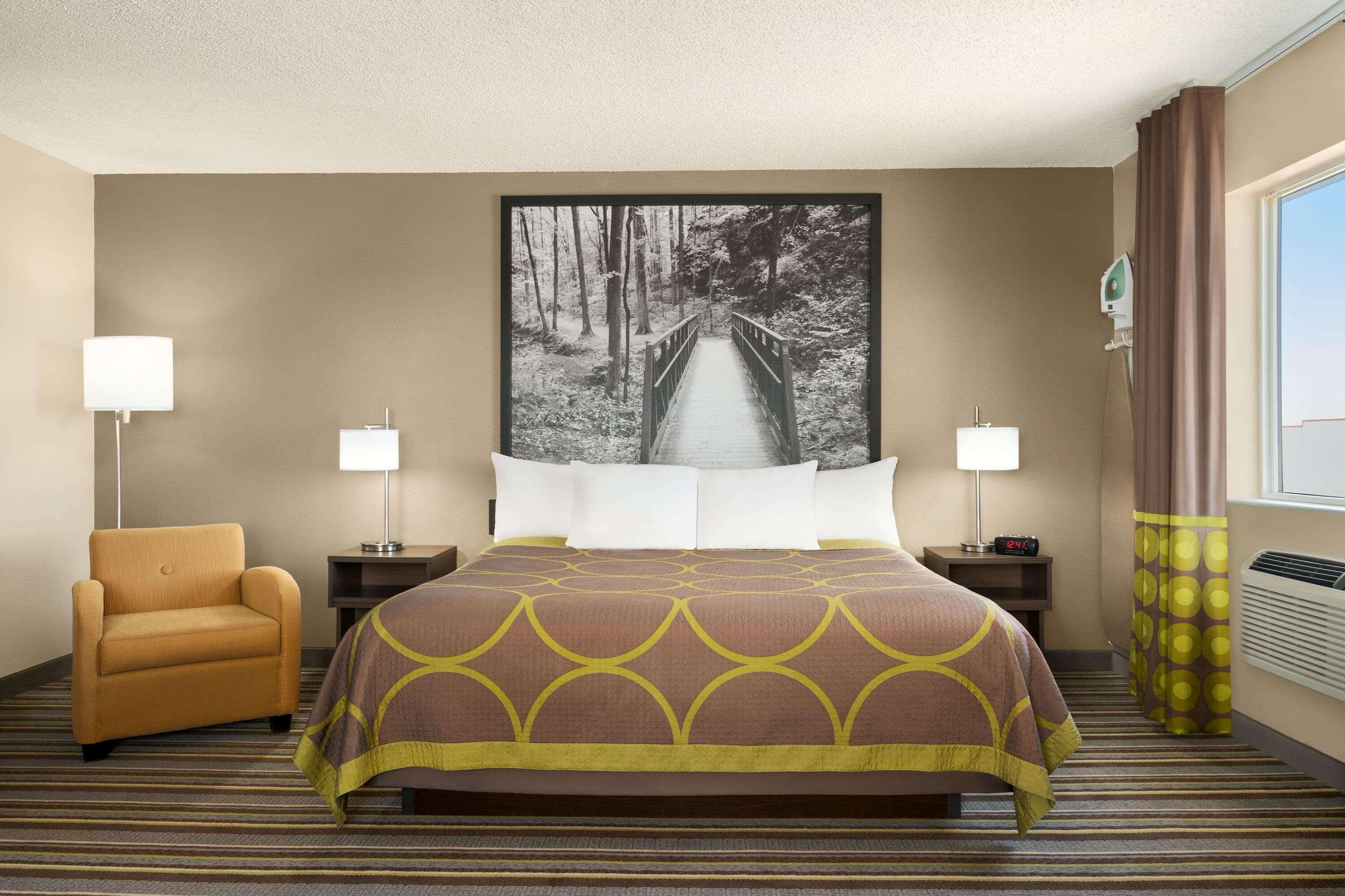 Super 8 By Wyndham Ks Hotel