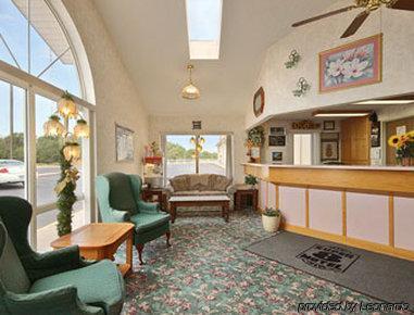 Super 8 By Wyndham Ks Hotel
