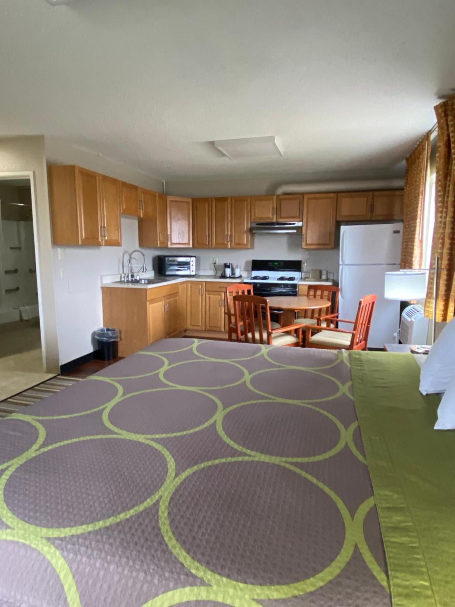 Hotel Super 8 By Wyndham Ks