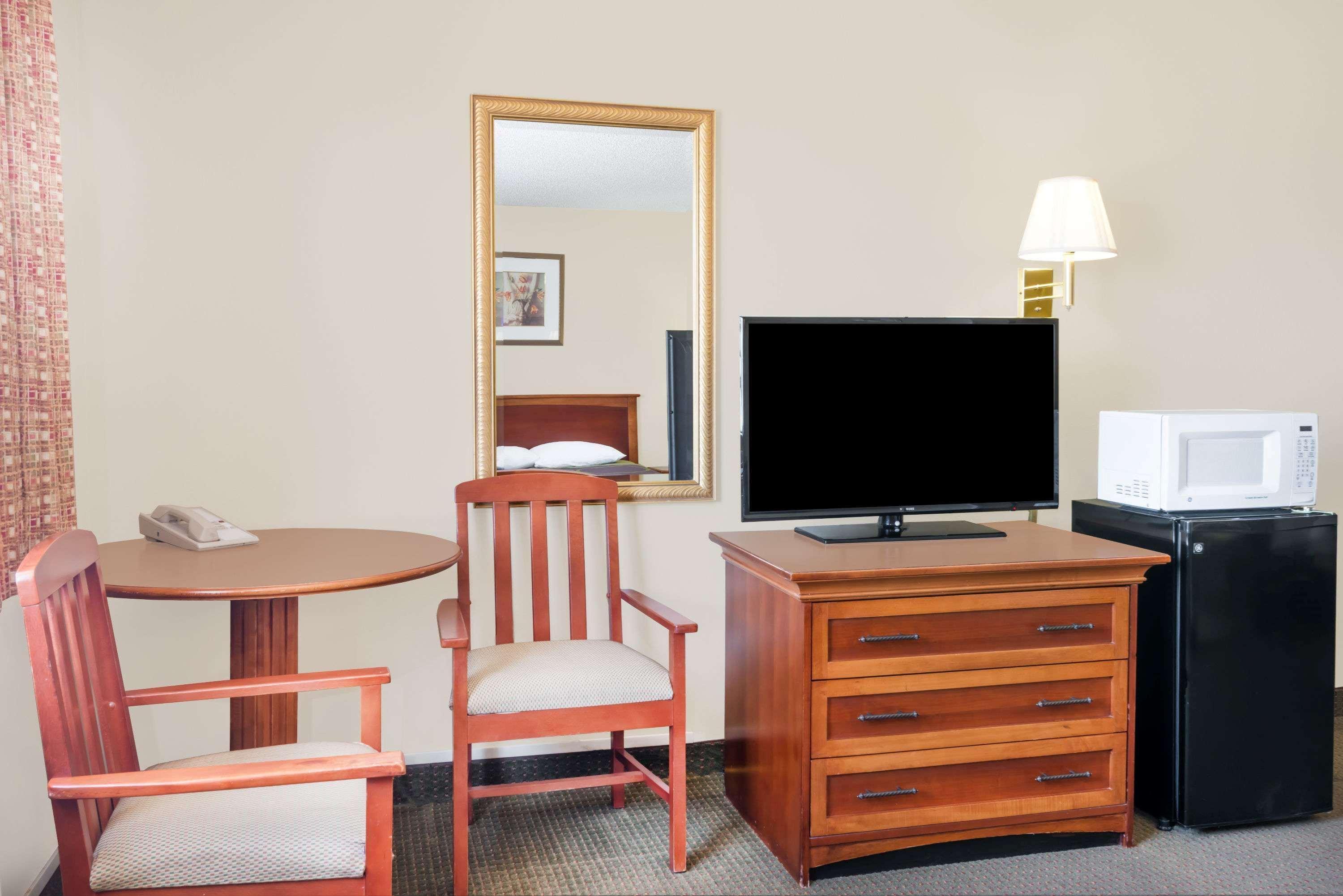 Super 8 By Wyndham Ks Hotel 3*