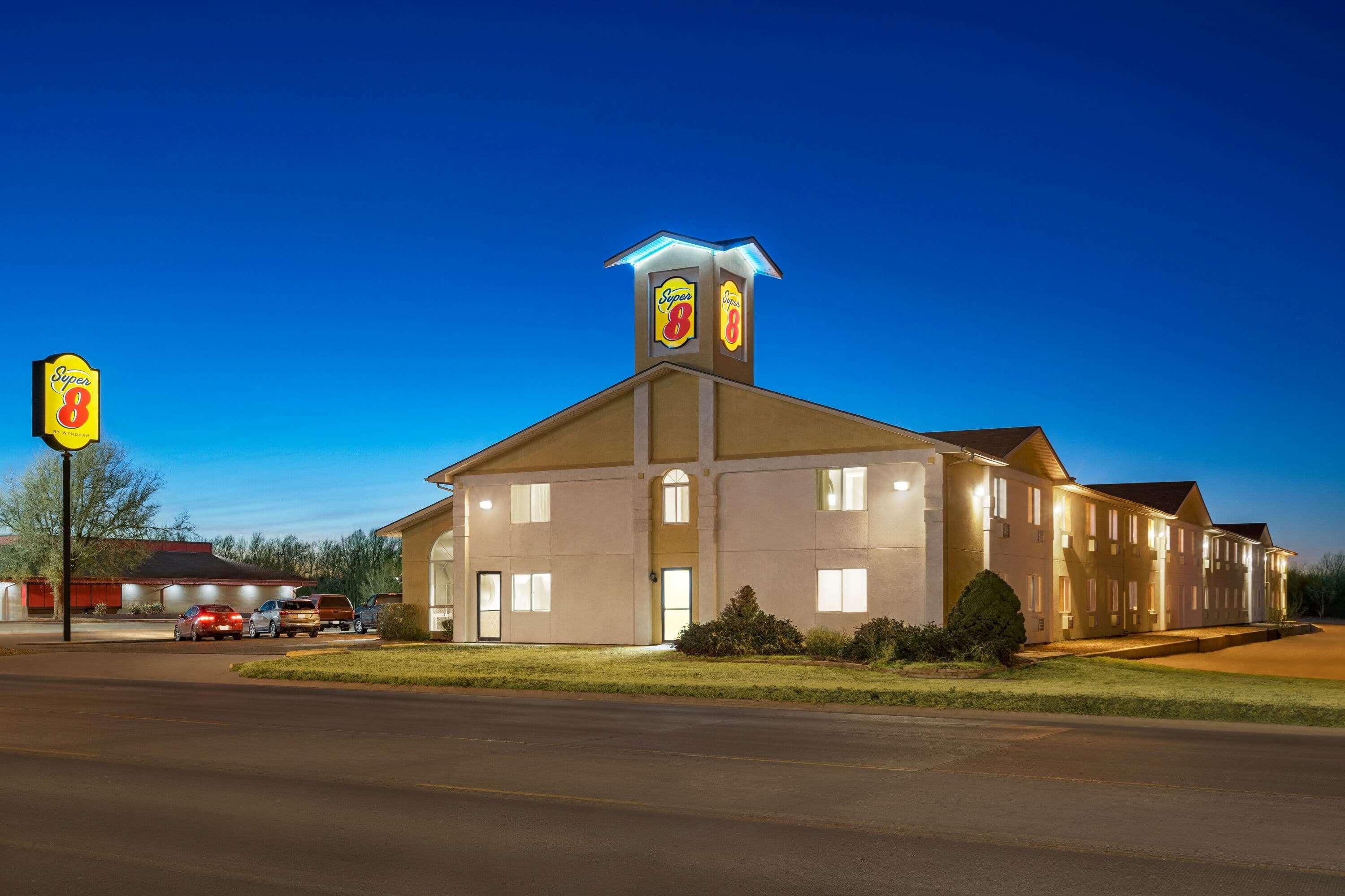 Super 8 By Wyndham Ks Liberal