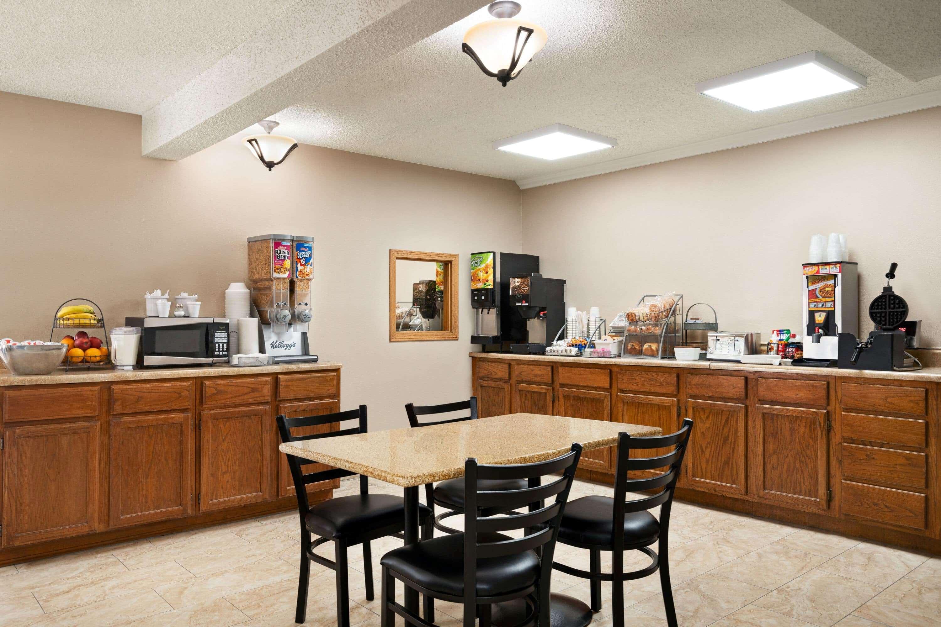 Super 8 By Wyndham Ks Liberal