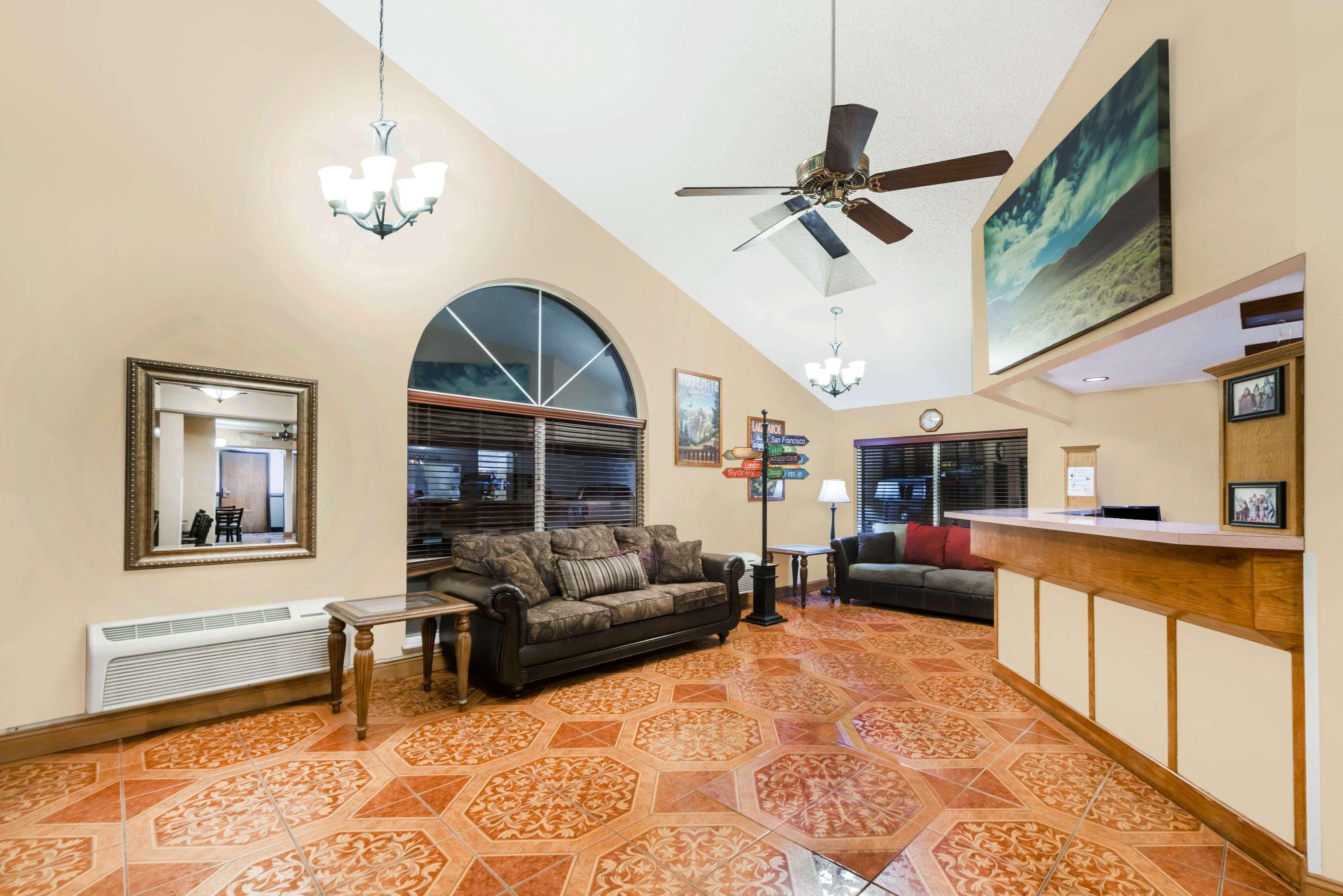 Super 8 By Wyndham Ks